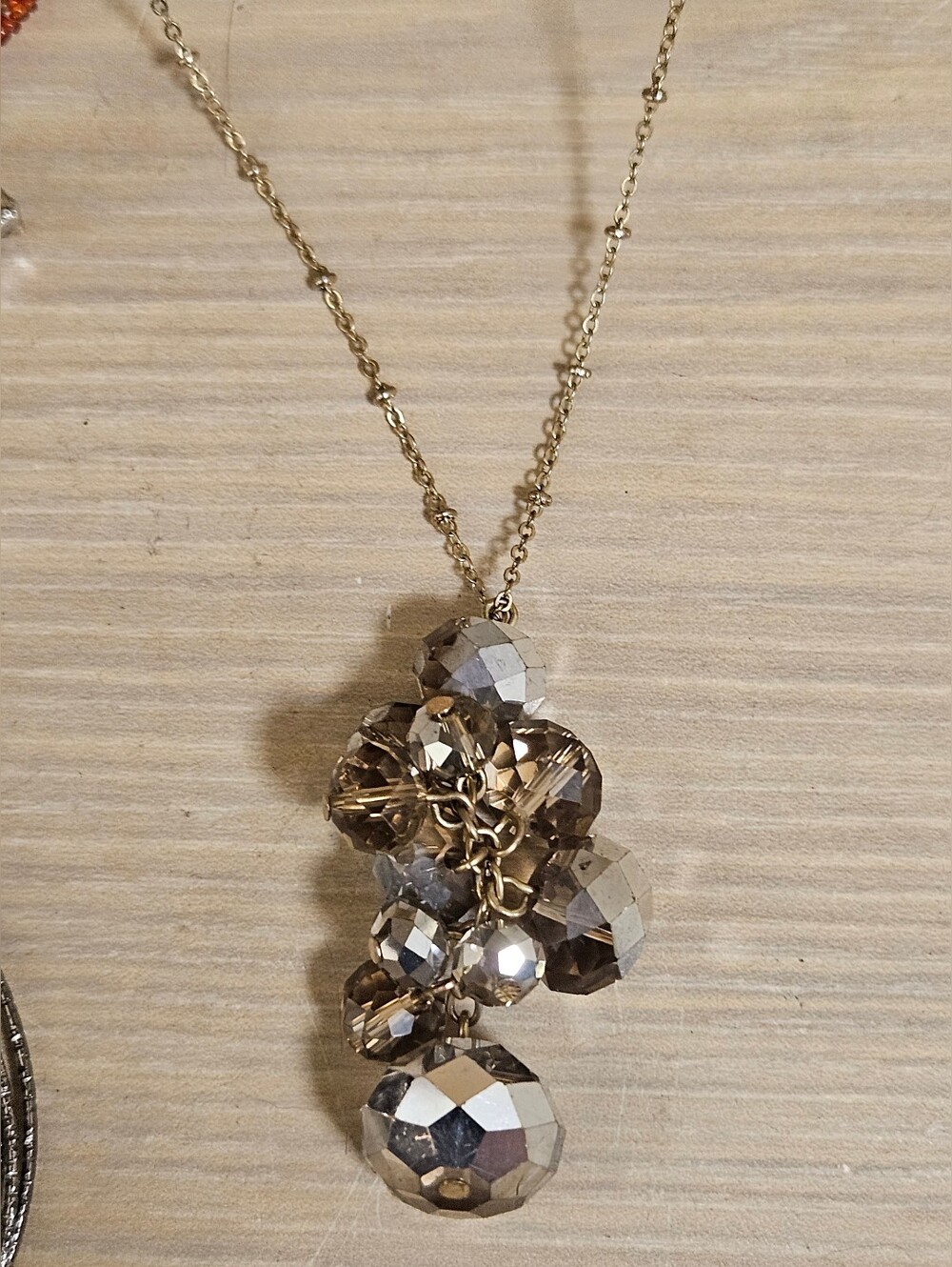 VINTAGE GOLD TONE SMOKEY GLASS CRYSTAL CLUSTER GRAPE DROP DANGLE NECKLACE